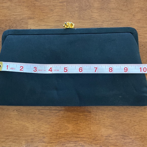 Black clutch purse - Picture 2 of 4